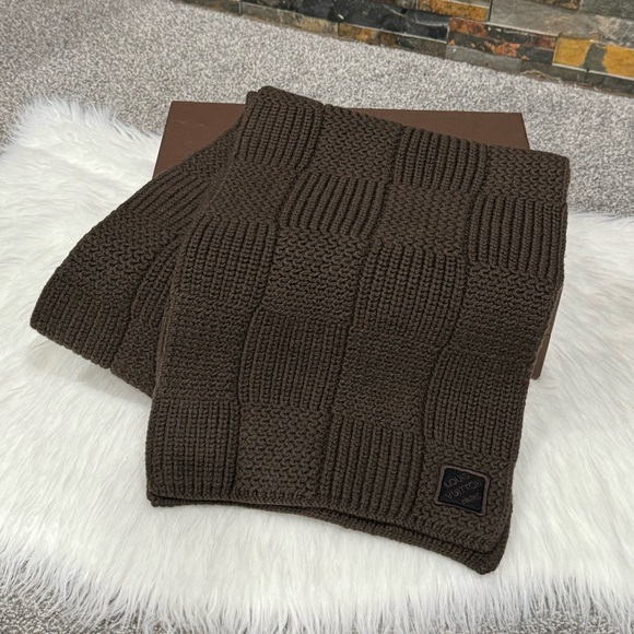 Louis Vuitton Damier Ebene Wool Scarf - Picture 7 of 13